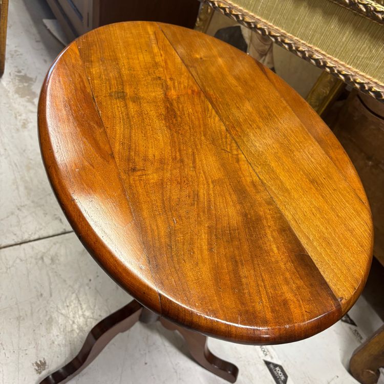 Antique small and delightful Louis Philippe 19th century oval solid walnut end table
