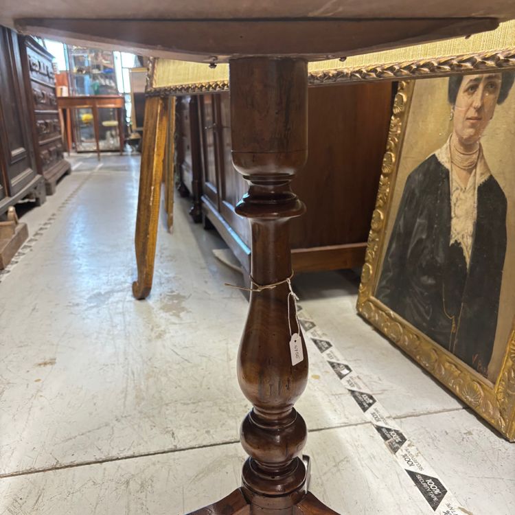 Antique small and delightful Louis Philippe 19th century oval solid walnut end table