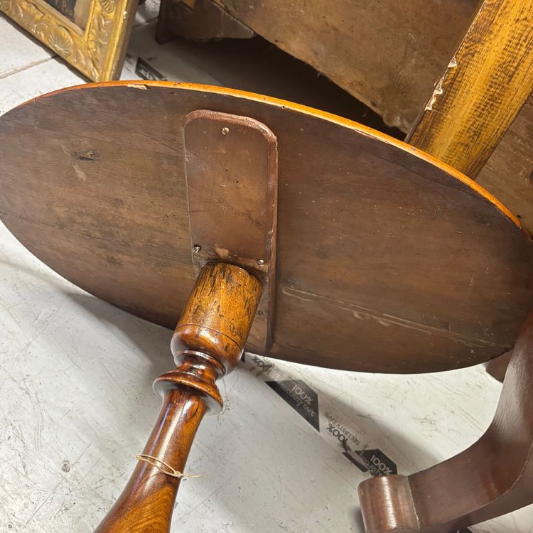 Antique small and delightful Louis Philippe 19th century oval solid walnut end table