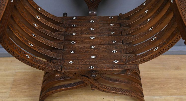 Syrian walnut armchair - Late 19th century