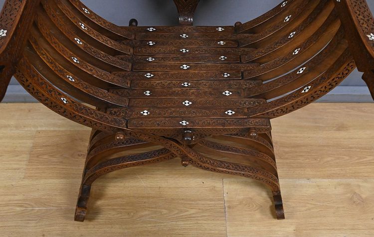 Syrian walnut armchair - Late 19th century