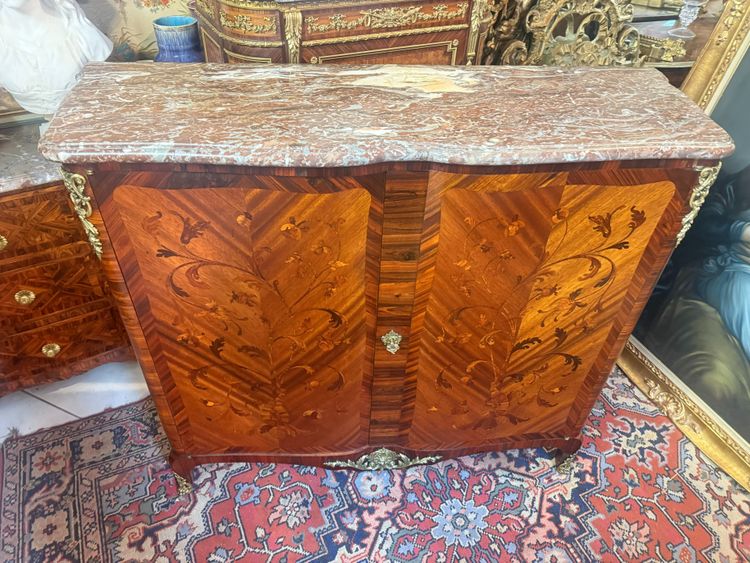 BUFFET A HAUTEUR D'APPUI DE STYLE LOUS XV