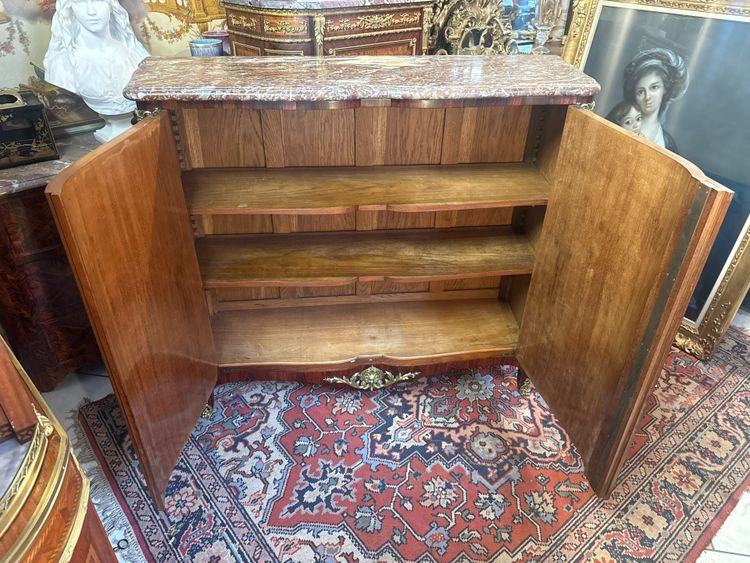 BUFFET A HAUTEUR D'APPUI DE STYLE LOUS XV