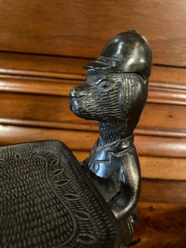 Kartenhalter für Jagdhunde aus Bronze