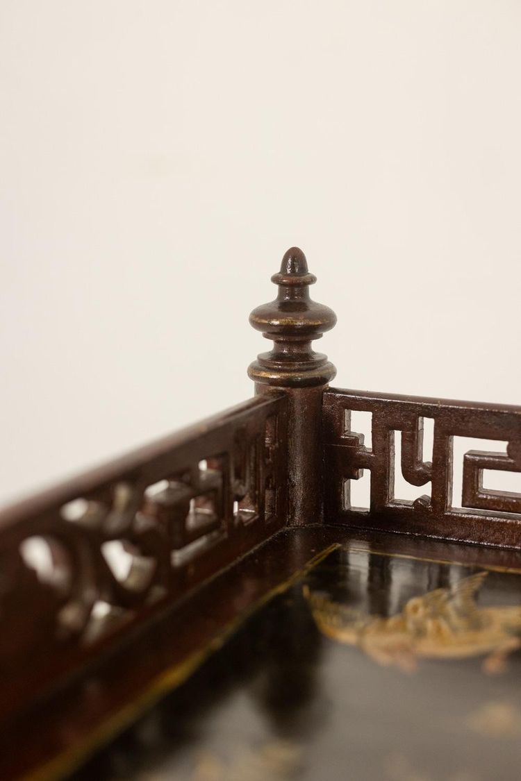 Small side table decorated with Japanese-style lacquer. Napoleon III period. LS6741109