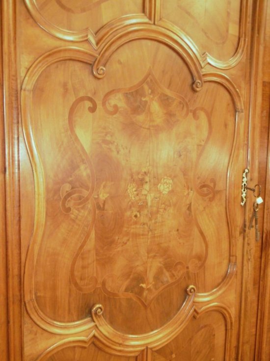 Bedeutender Schloss-Schrank 18.