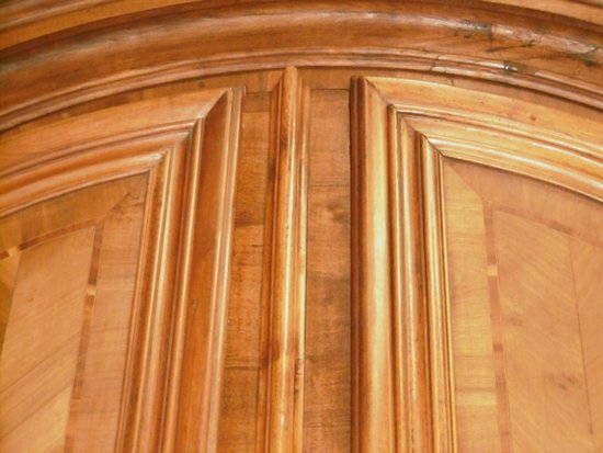 Bedeutender Schloss-Schrank 18.