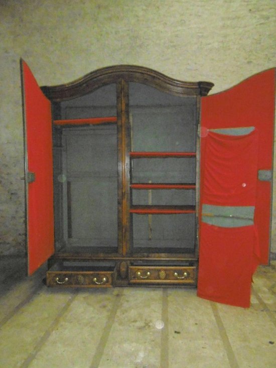 Bedeutender Schloss-Schrank 18.
