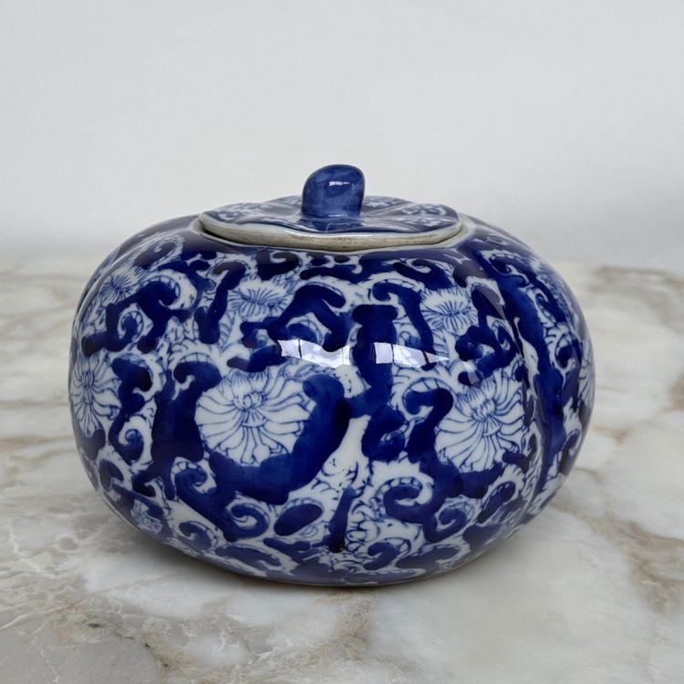 Vaso con coperchio blu e bianco, Cina, XX secolo