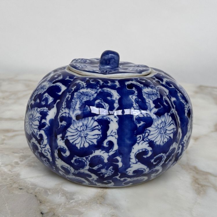 Vaso con coperchio blu e bianco, Cina, XX secolo