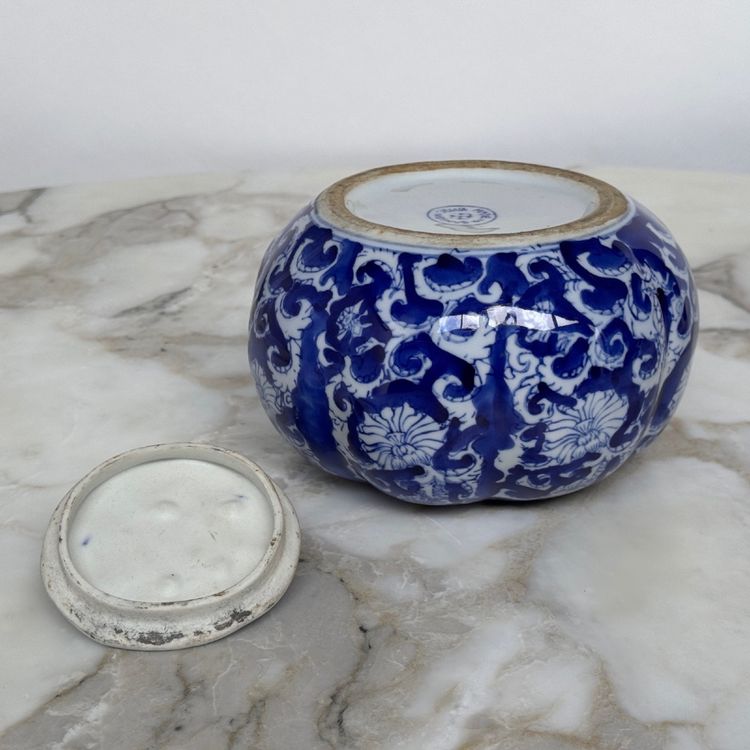 Vaso con coperchio blu e bianco, Cina, XX secolo