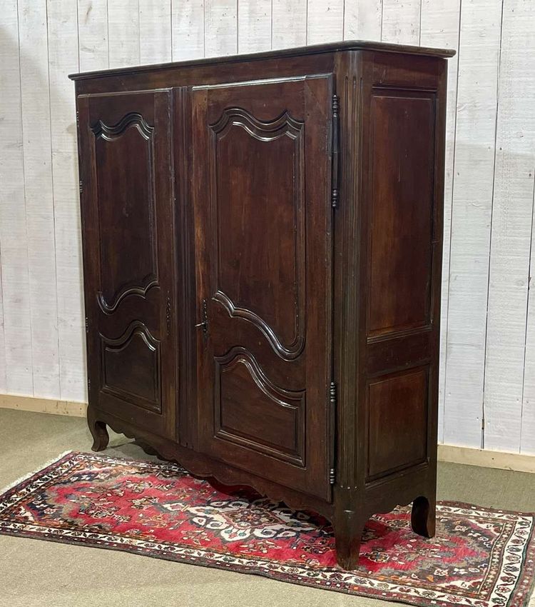 Low Louis XV style cupboard in 19th century walnut