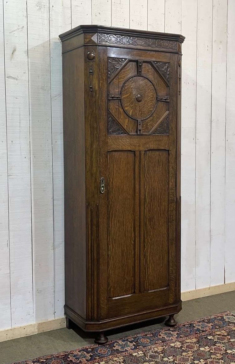 English oak closet Bonnetiere, early 20th century