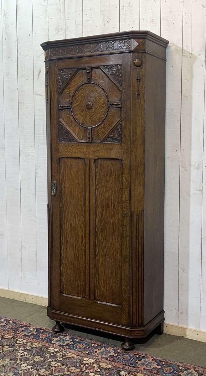 English oak closet Bonnetiere, early 20th century