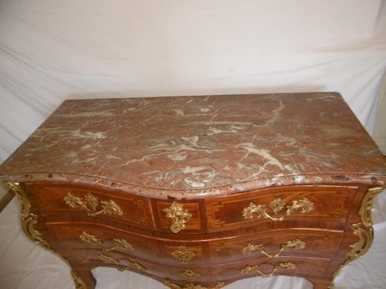 Galbed chest of drawers Louis XV period