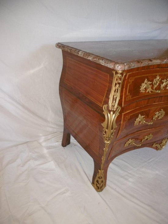 Galbed chest of drawers Louis XV period
