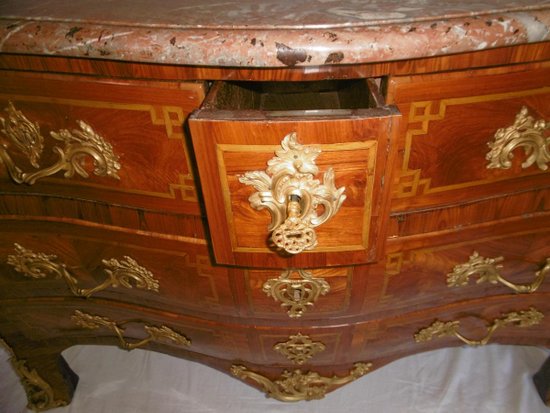 Galbed chest of drawers Louis XV period