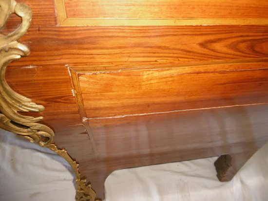 Galbed chest of drawers Louis XV period