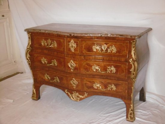 Galbed chest of drawers Louis XV period