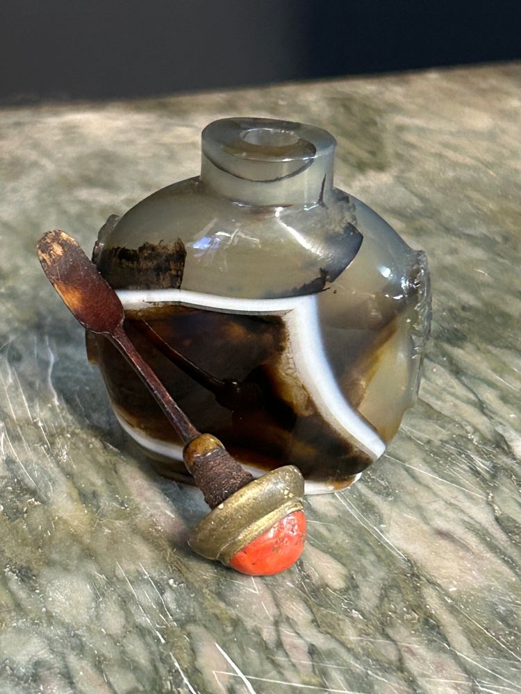 Late 19th or early 20th century Chinese agate snuff bottle - snuff bottle - China