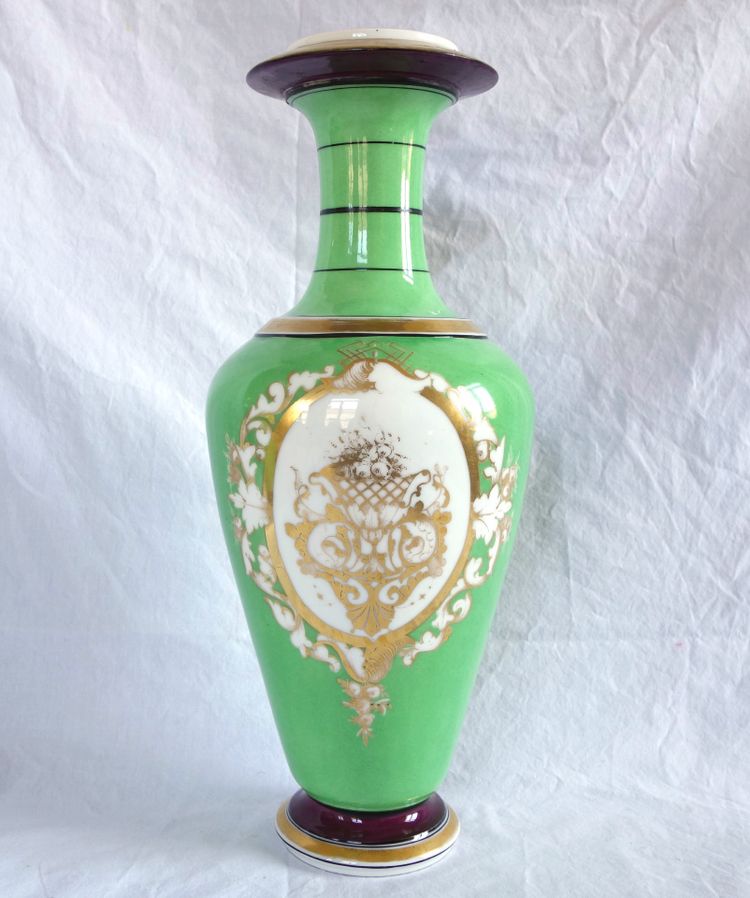 Paire d’importants vases d’ornement en porcelaine de Paris d’époque Napoleon III