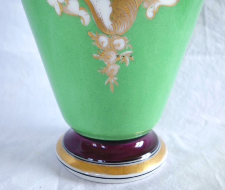 Paire d’importants vases d’ornement en porcelaine de Paris d’époque Napoleon III