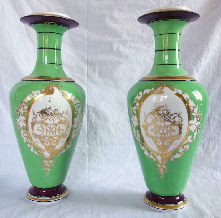 Paire d’importants vases d’ornement en porcelaine de Paris d’époque Napoleon III