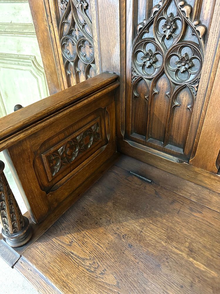 Garderobe im gotischen Stil aus Eiche Epoche 1900