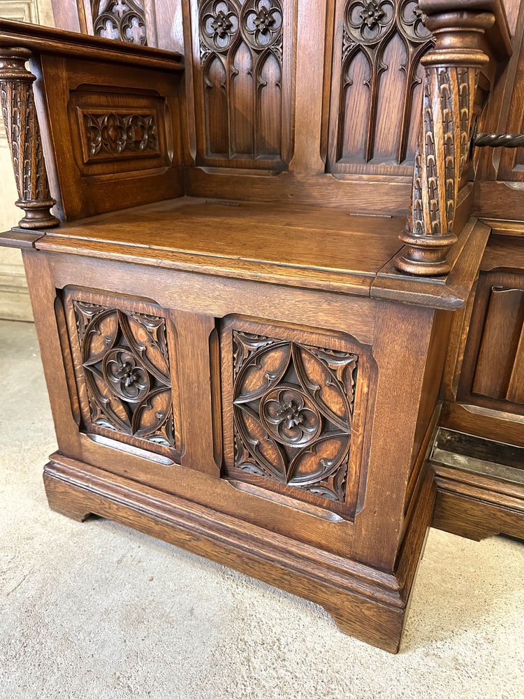 Garderobe im gotischen Stil aus Eiche Epoche 1900