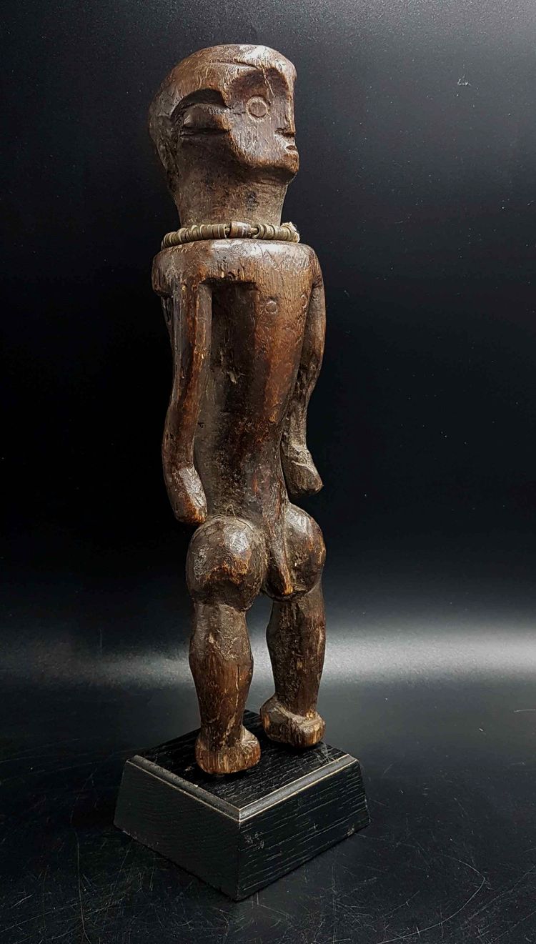 Statue of the Ngbaka people, D.R.C 01
