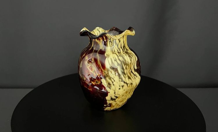 Vase in amber-brown cream blown glass