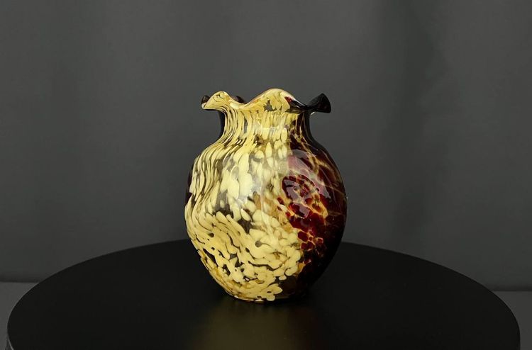 Vase in amber-brown cream blown glass