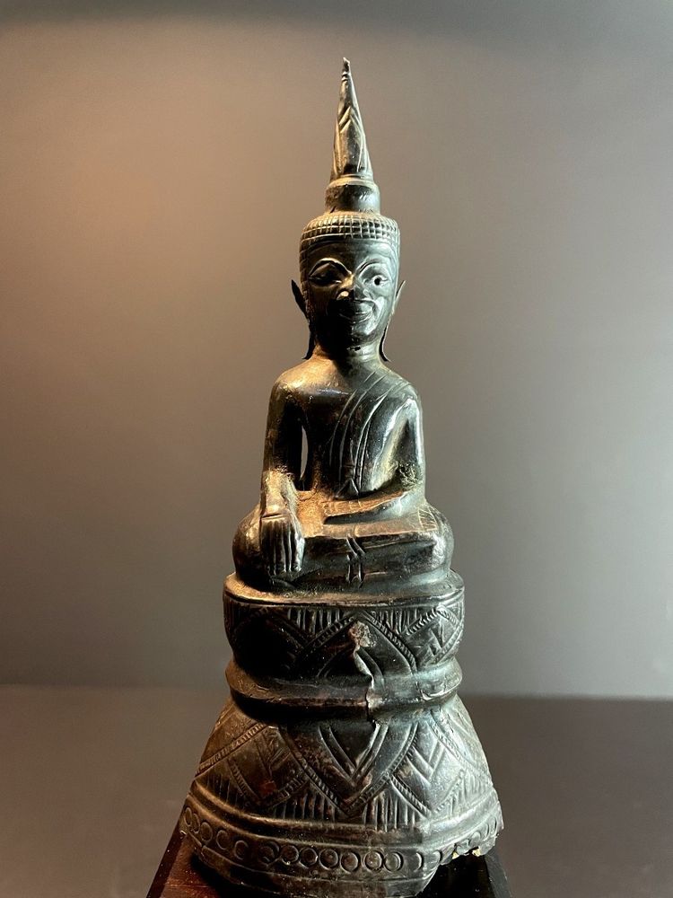 Laos, Sakyamuni Buddha statue, finely carved with a pointed "usnisa".