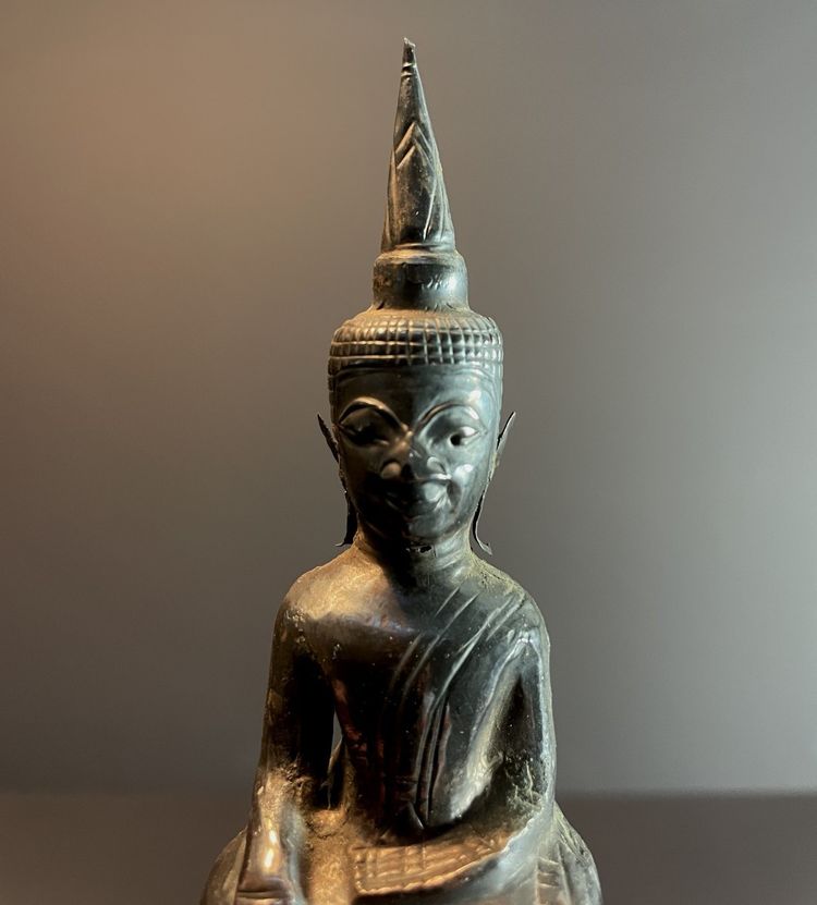 Laos, Sakyamuni Buddha statue, finely carved with a pointed "usnisa".