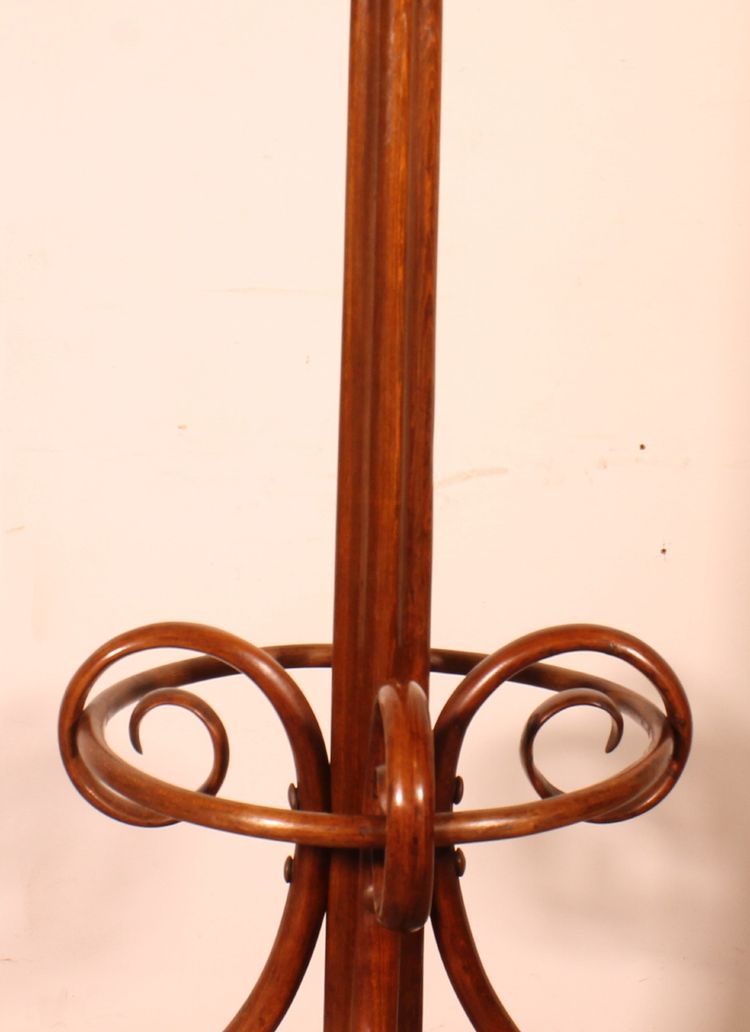 Garderobe Papagei, Jugendstil, genannt Thonet