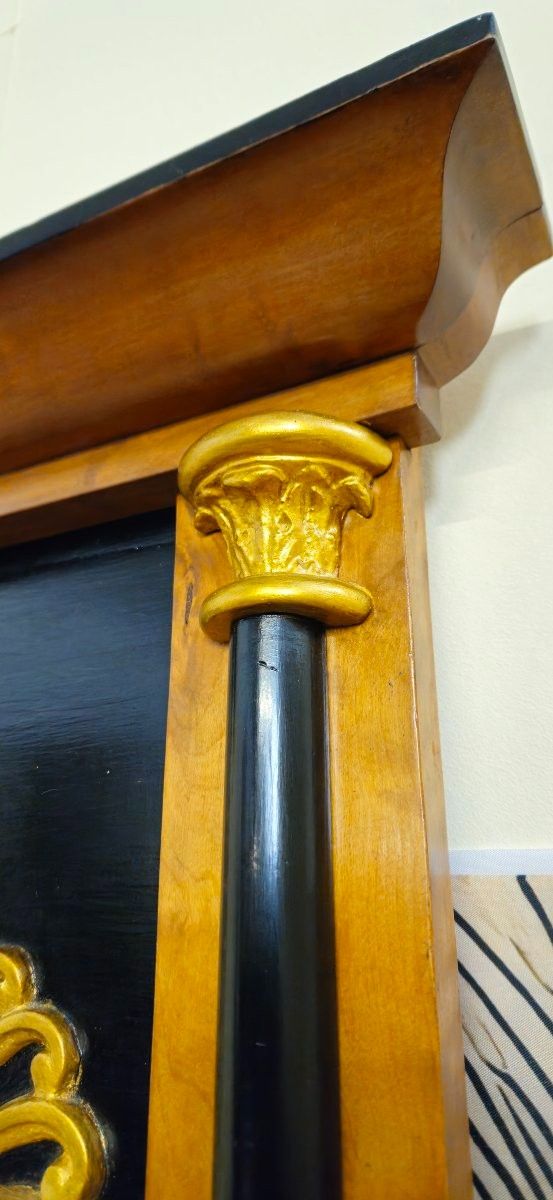 Specchio in legno dorato e annerito di epoca impero - Frontone a conchiglia - XIX secolo