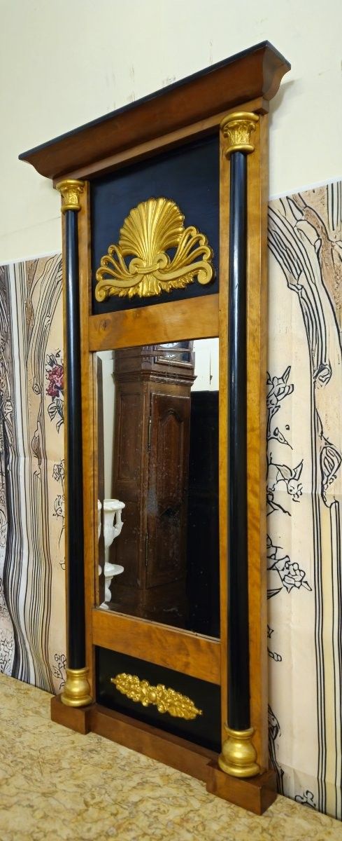 Specchio in legno dorato e annerito di epoca impero - Frontone a conchiglia - XIX secolo