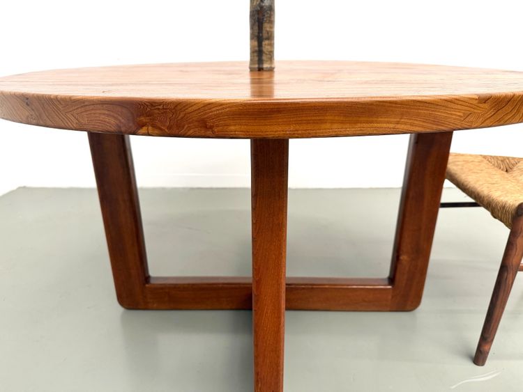 Modernistischer runder Tisch aus massivem Ulmenholz, Kreuzfuß, DLG Perriand, Chapo, 50er-60er Jahre