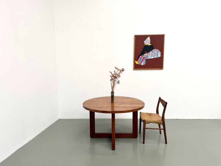 Modernistischer runder Tisch aus massivem Ulmenholz, Kreuzfuß, DLG Perriand, Chapo, 50er-60er Jahre