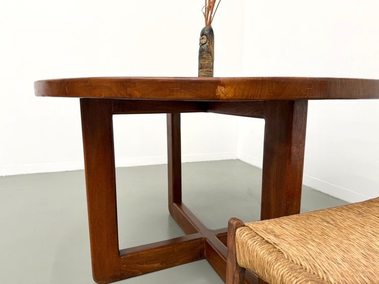 Modernistischer runder Tisch aus massivem Ulmenholz, Kreuzfuß, DLG Perriand, Chapo, 50er-60er Jahre