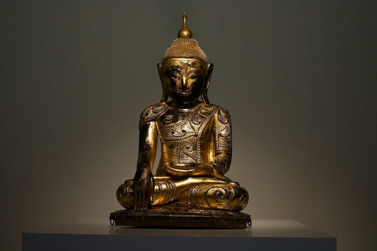 Buddha Shan in Bhumisparsha Mudra, Birmania