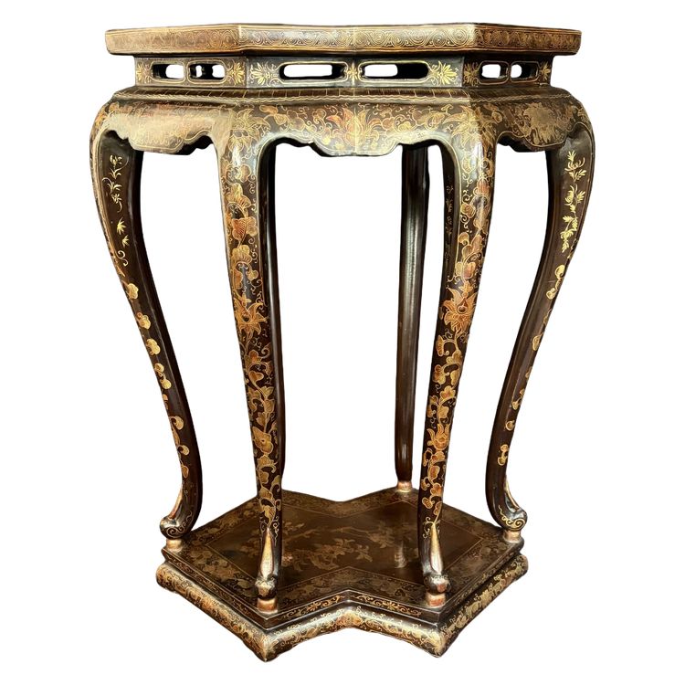 Élégante sellette en forme de double losange en laque brune et or.