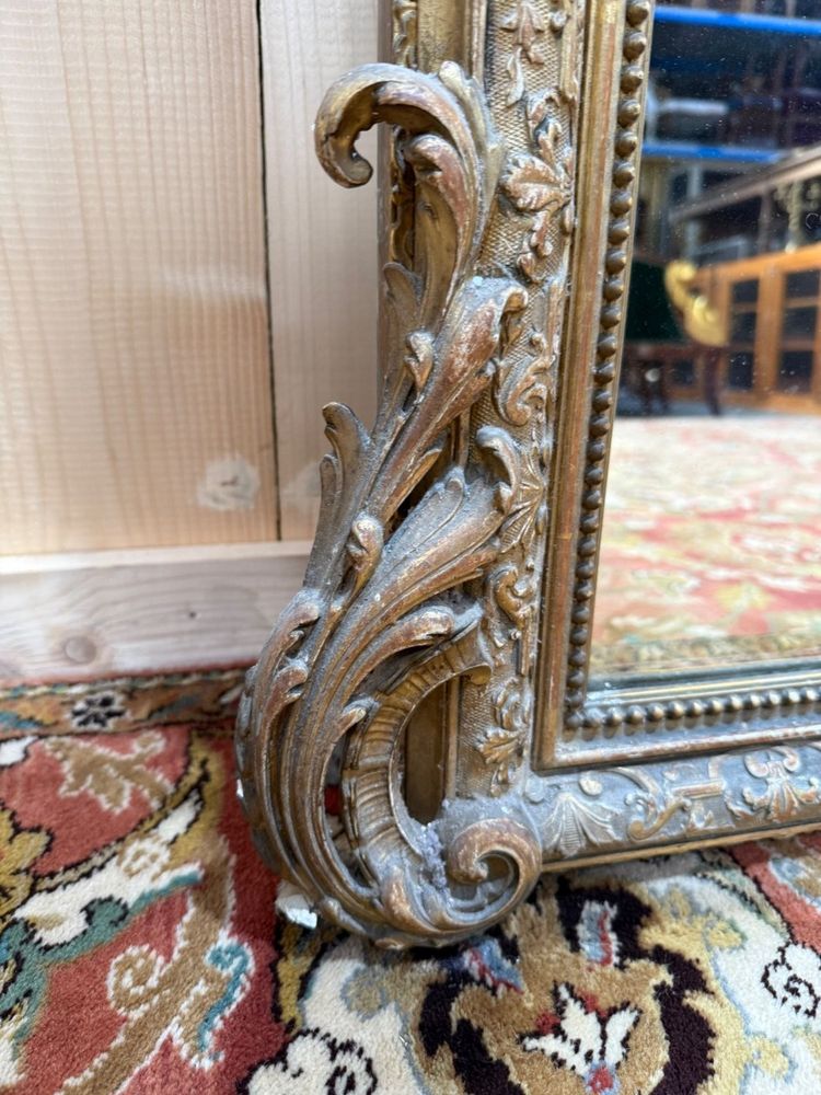 Specchiera Napoleone III in legno e stucco dorato