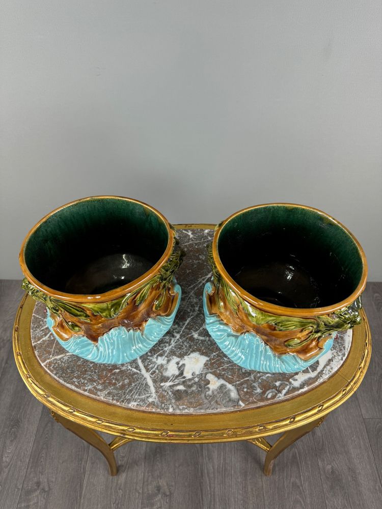Paire de cache-pots en barbotine à décor de mascarons,  XIXe siècle