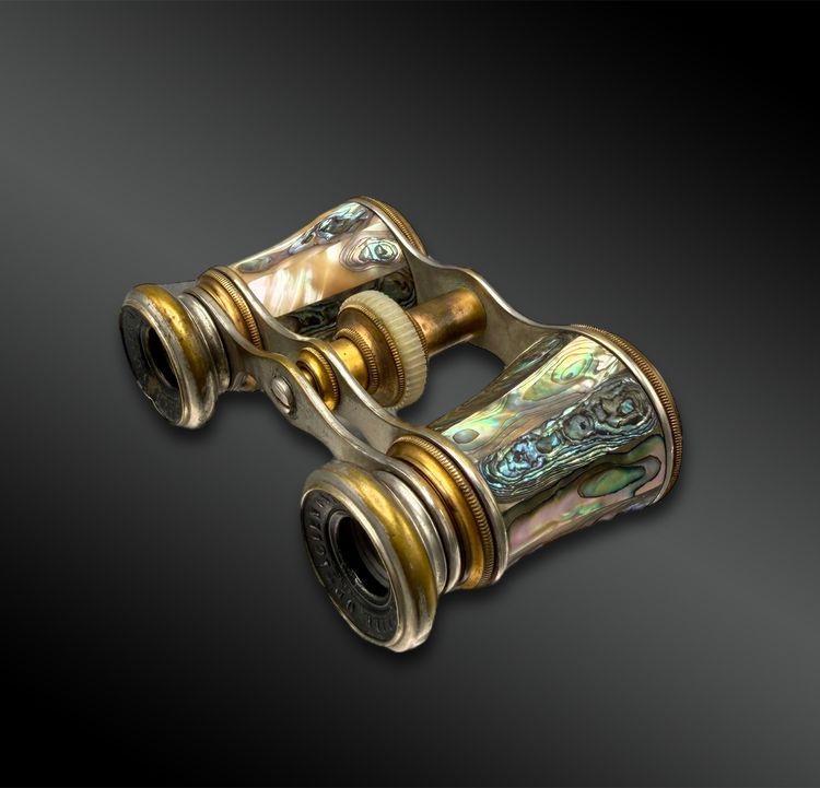 Pair of binoculars or opera glasses - Chevalier Optician - Paris, France - Circa 1900