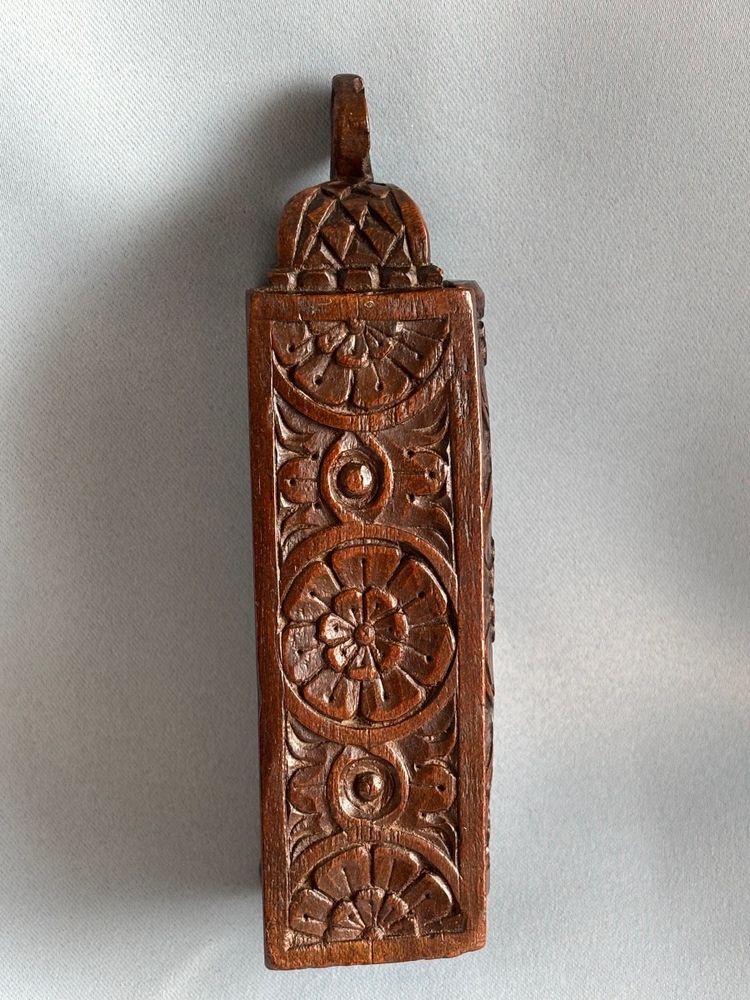 Autel de voyage en bois sculpté 17éme Siècle 