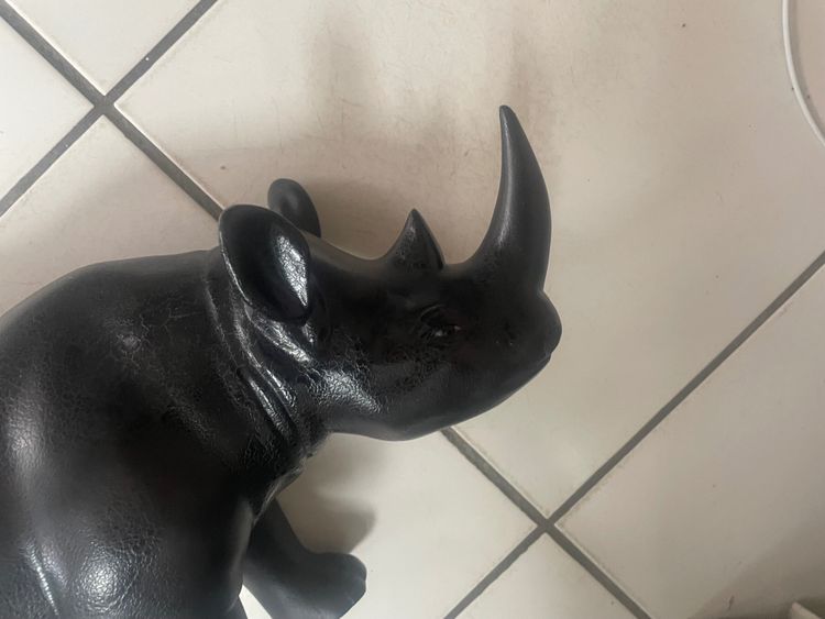 Rhinocéros sculpture 