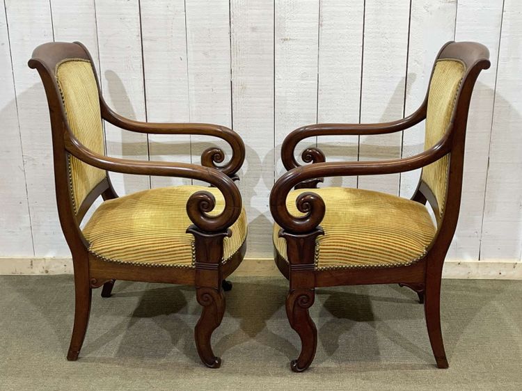 Paire de fauteuils à crosses 19ème en acajou