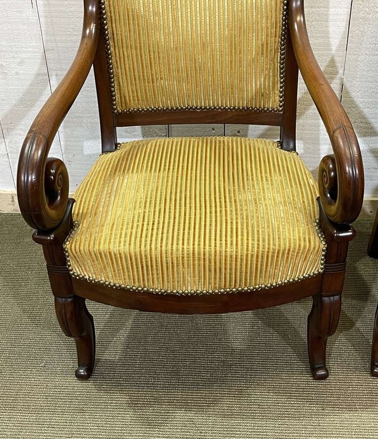Paire de fauteuils à crosses 19ème en acajou