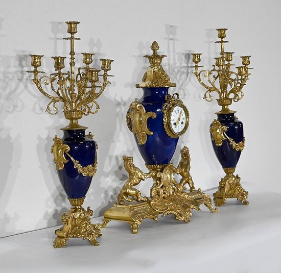 Important Gilded Bronze Mantel Set, Louis XVI style - 20th century